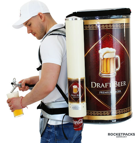 Insulated beer backpack dispenser featuring a high-grade stainless steel tank for optimal temperature retention.